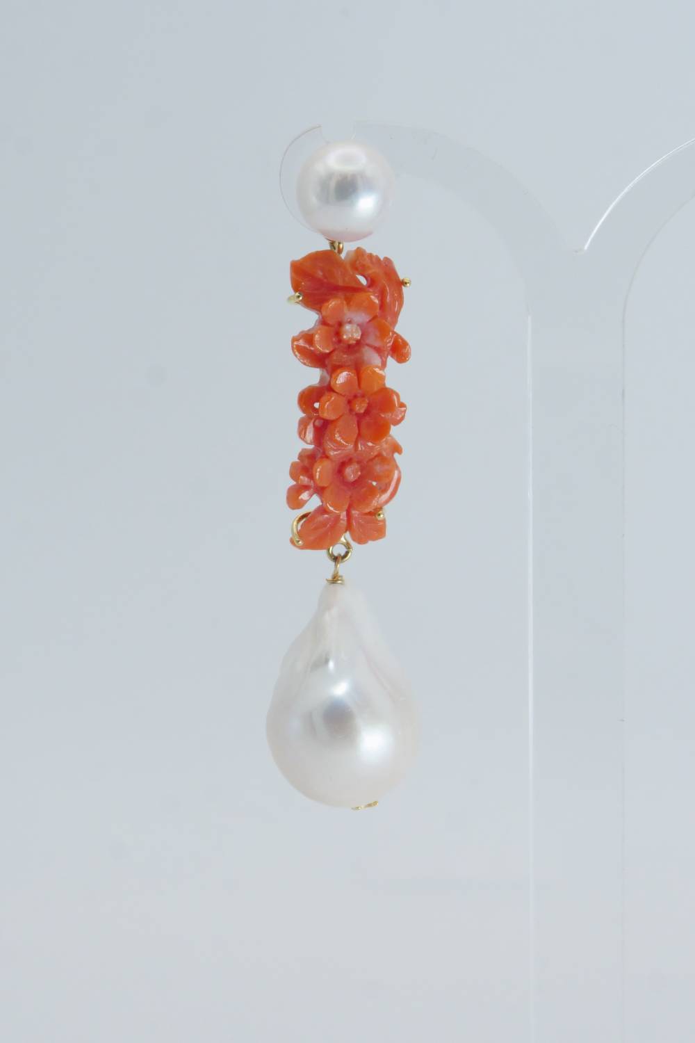 Orecchini in oro con corallo rosso e perle coltivate