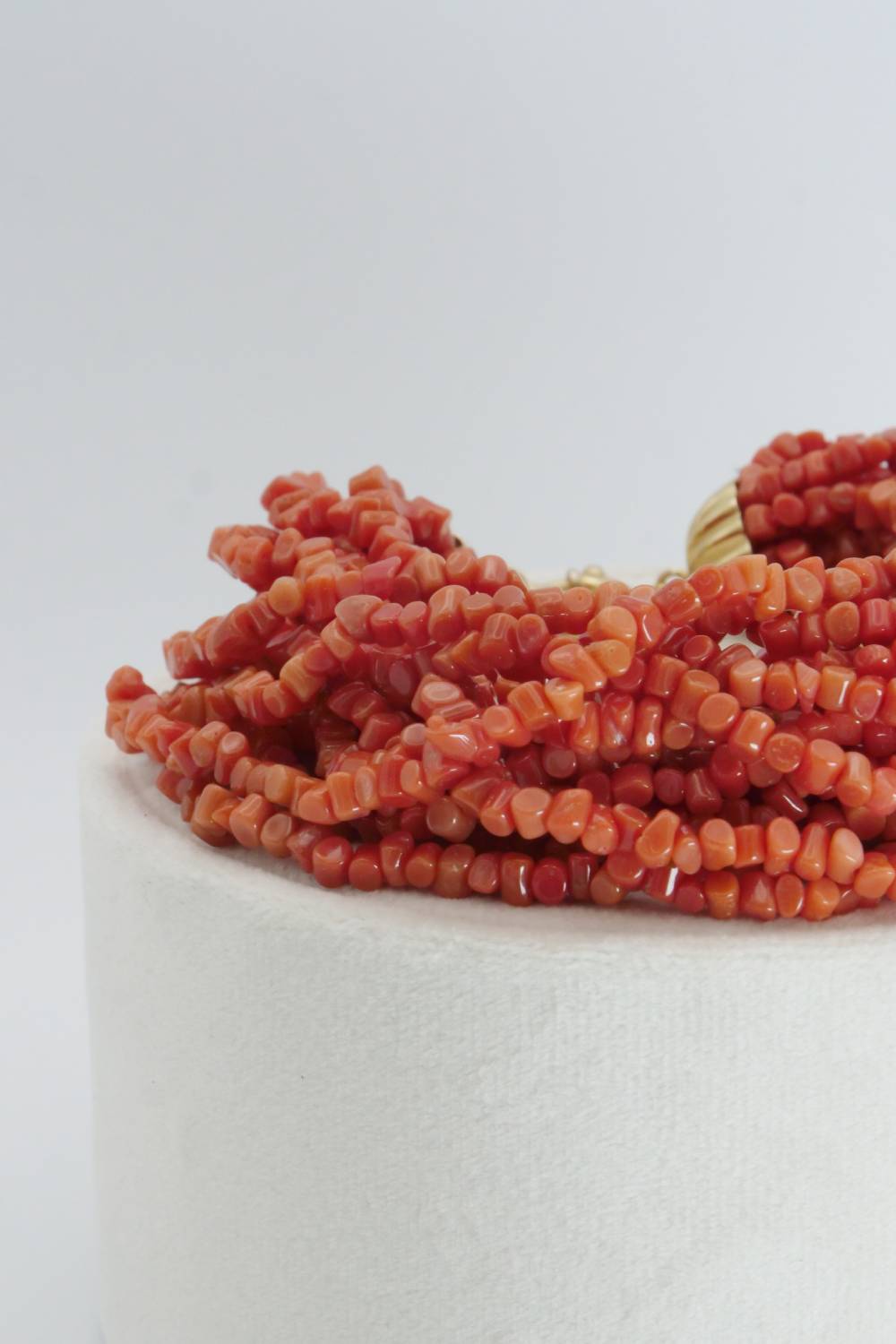 Bracciale di corallo naturale sciacca e chiusura in oro