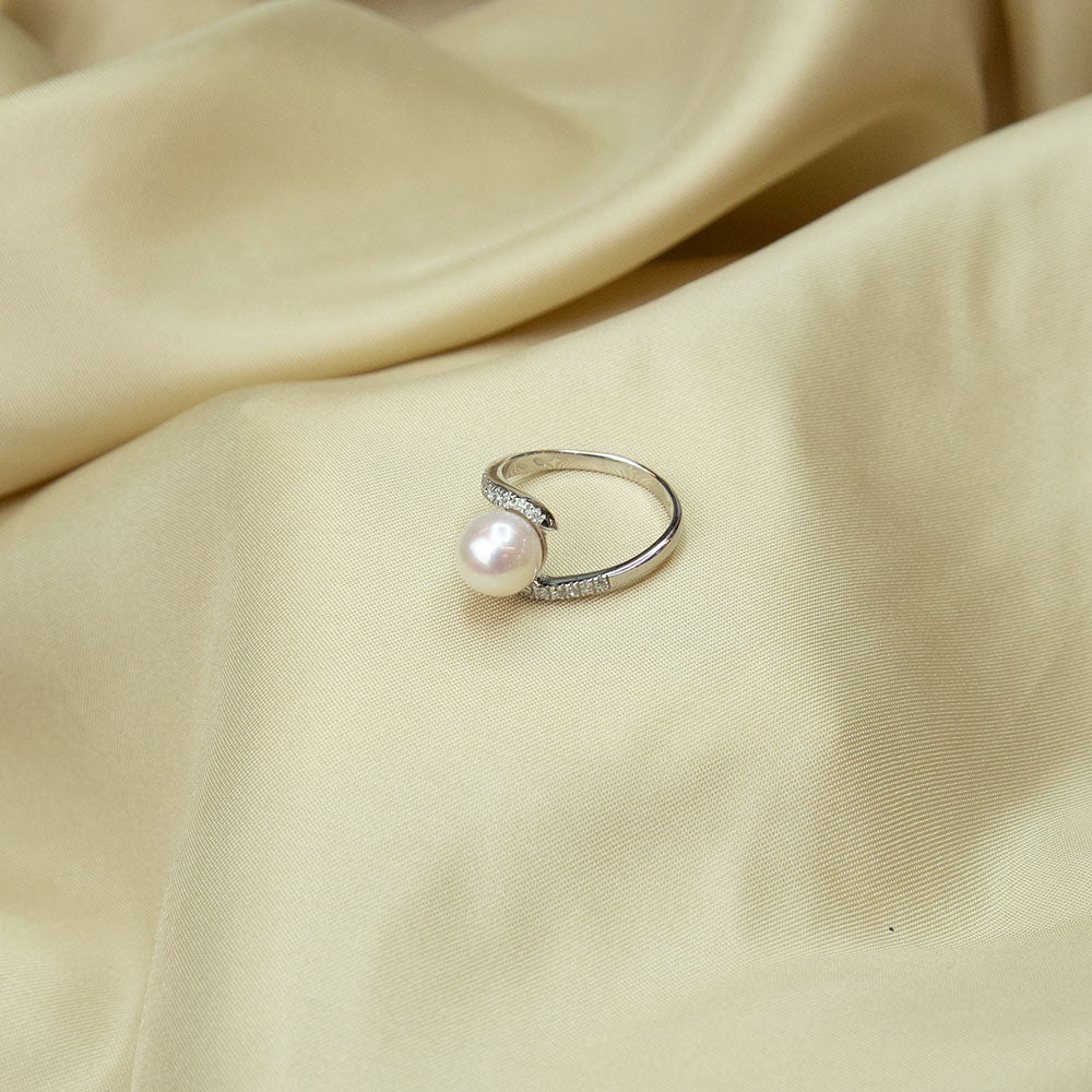 Anello perla akcoya in oro bianco e diamanti