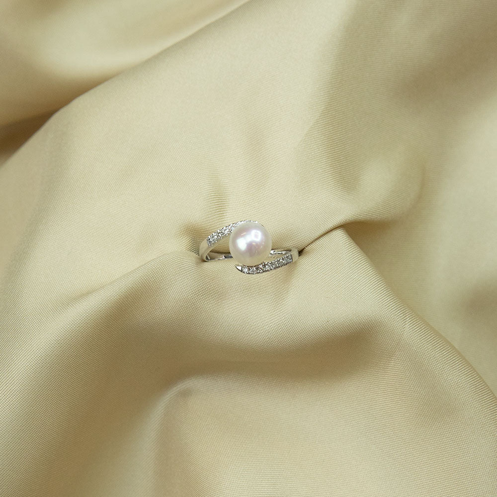 Anello perla akcoya in oro bianco e diamanti