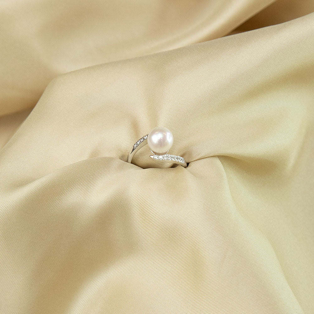 Anello perla akcoya in oro bianco e diamanti