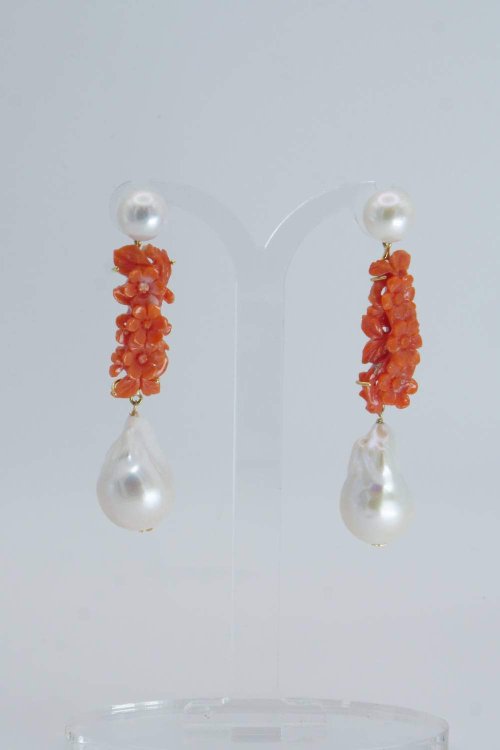Orecchini in oro con corallo rosso e perle coltivate