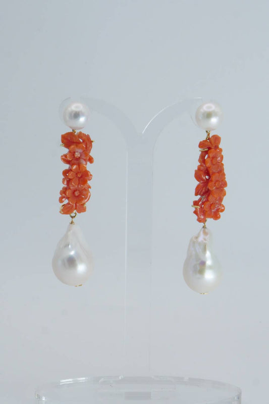 Orecchini in oro con corallo rosso e perle coltivate