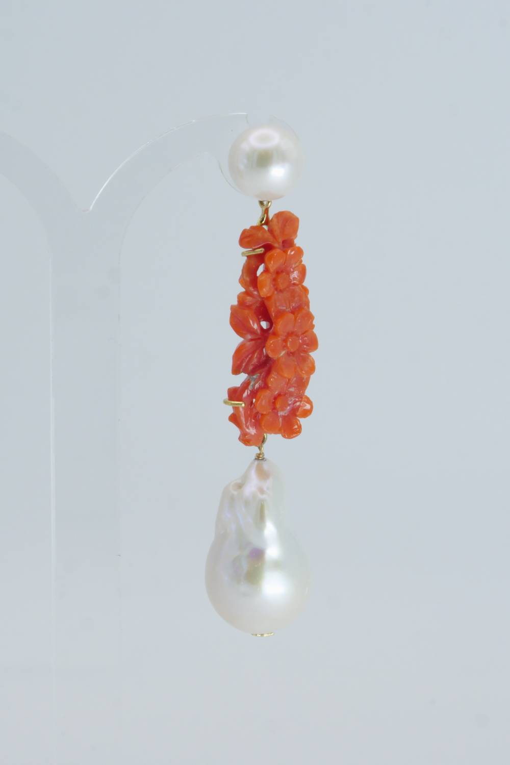 Orecchini in oro con corallo rosso e perle coltivate