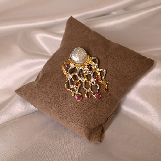 Spilla Medusa in Argento bicolore con perle e rubini