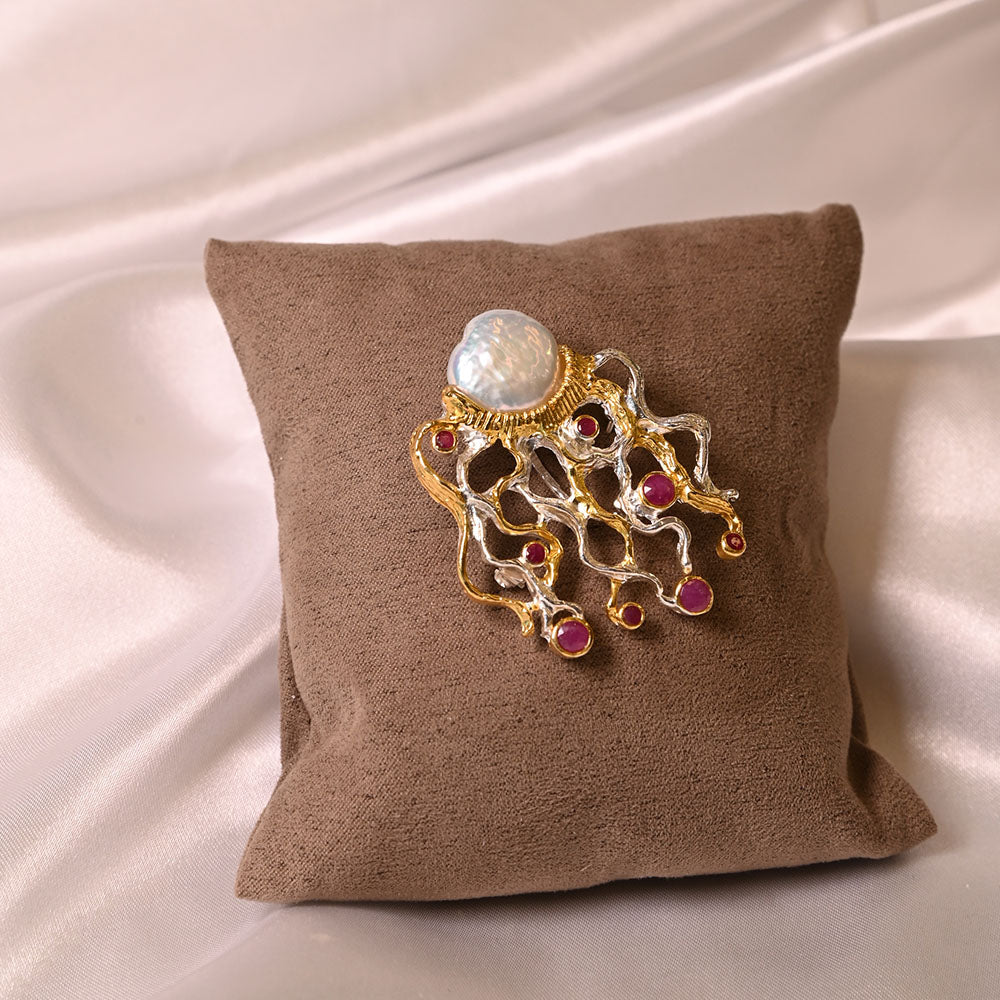 Spilla Medusa in Argento bicolore con perle e rubini