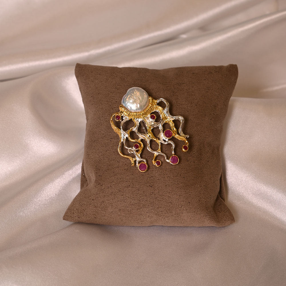 Spilla Medusa in Argento bicolore con perle e rubini